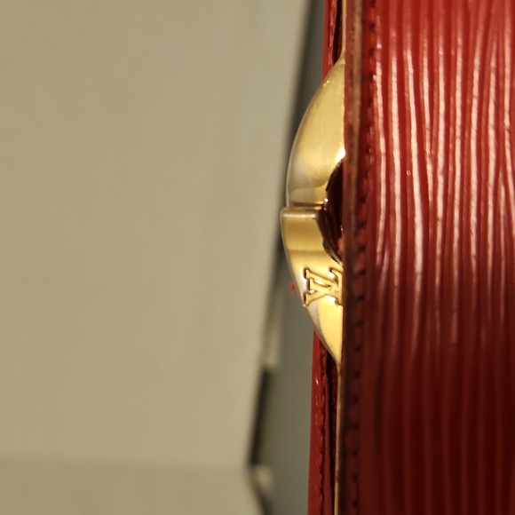 Red LV Louis Vuitton Epi Kiss Wallet - Picture 4 of 12
